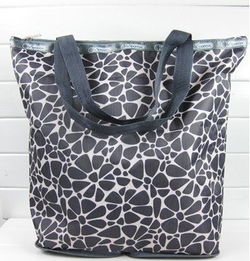 供應(yīng)環(huán)保購(gòu)物袋 環(huán)保購(gòu)物袋批發(fā)定做 深圳市龍崗區(qū)駿達(dá)手袋廠 深圳禮品包 環(huán)保袋 手提袋 電腦包 收納袋 背包 錢包 工具包 深圳駿達(dá)手袋廠